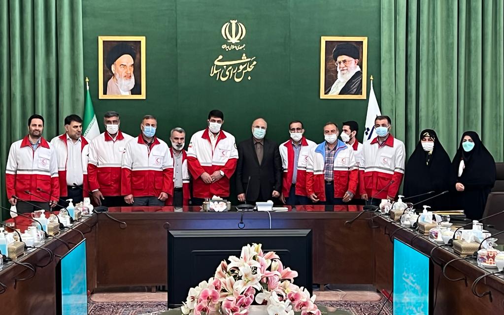دیدار نوروزی رئیس و جمعی از مدیران جمعیت هلال احمر با رئیس مجلس شورای اسلامی/ گزارش تصویری